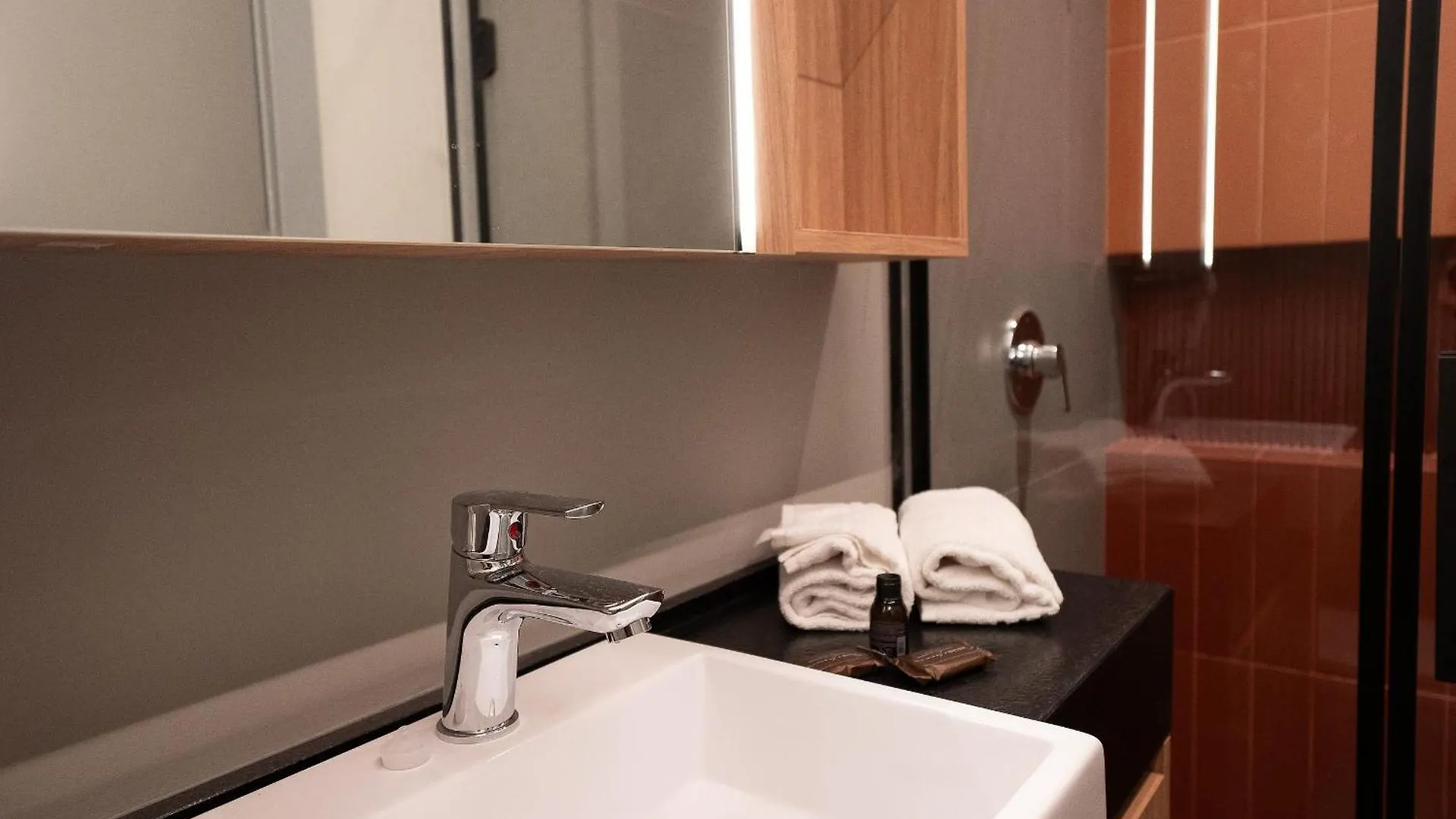 Oslo Xtay - Estudios Com Cozinha Completa No Centro De Floripa Флорианополис